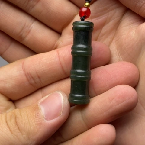 捷***司和田玉未镶嵌颈饰