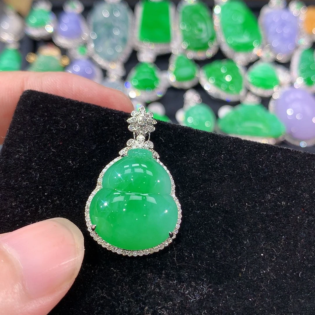 翡翠18K金镶嵌颈饰