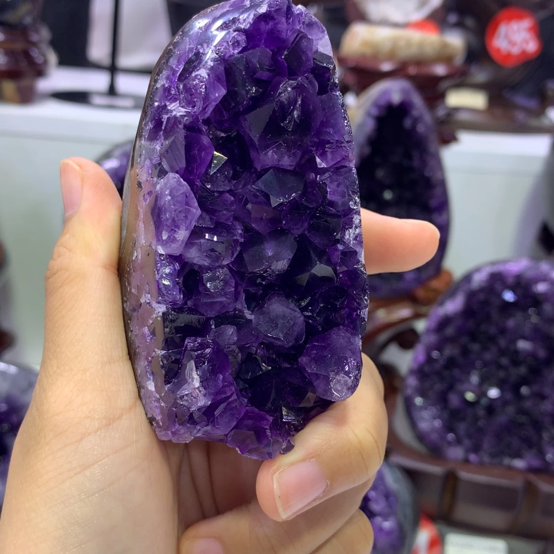 织绣乌拉圭紫水晶