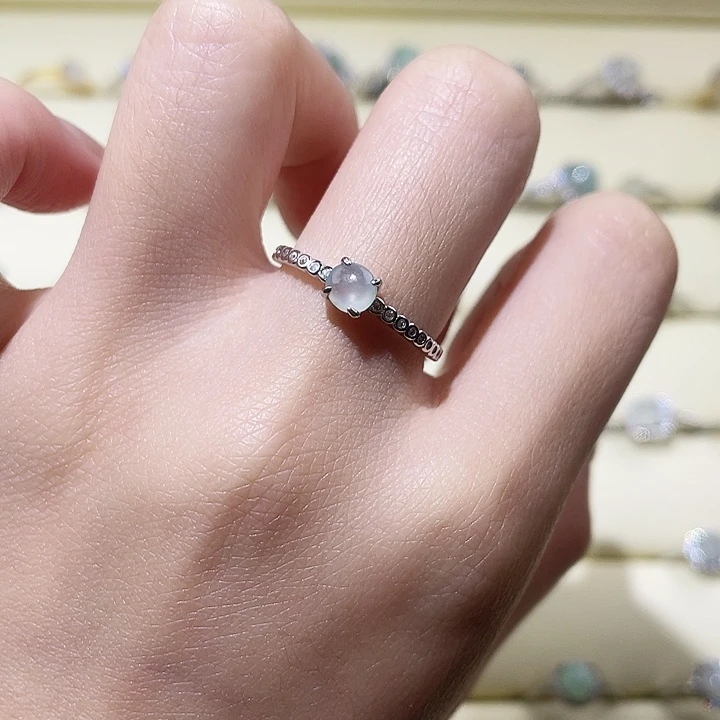 翡翠未镶嵌颈饰戒指