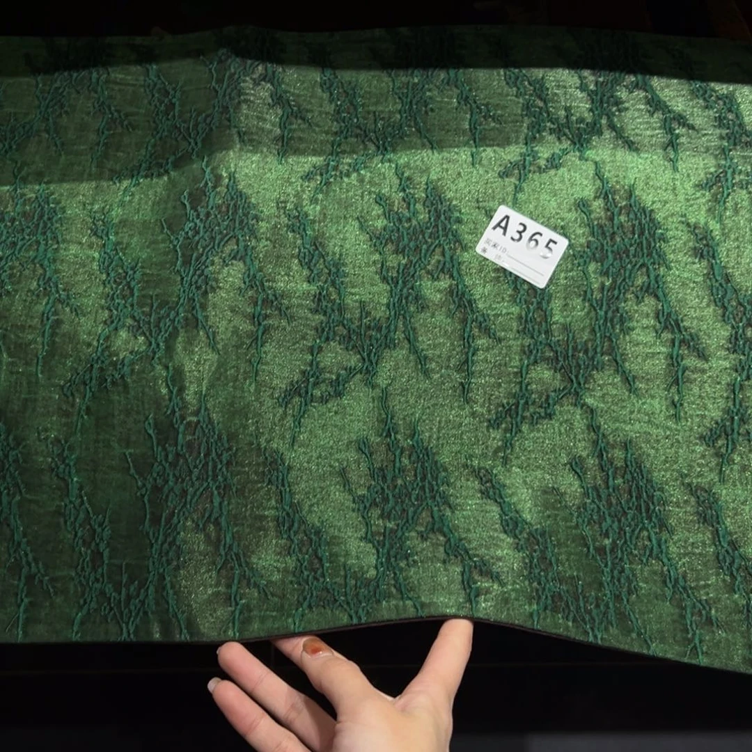 摆件陶瓷。    陶瓷。