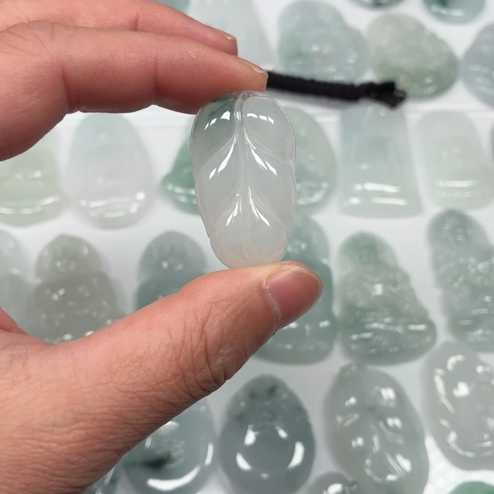 翡翠未镶嵌颈饰一夜暴富