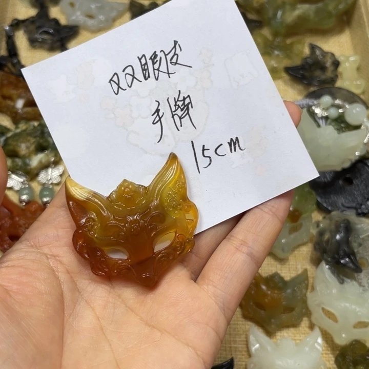 双***熊蛇纹石玉合金颈饰