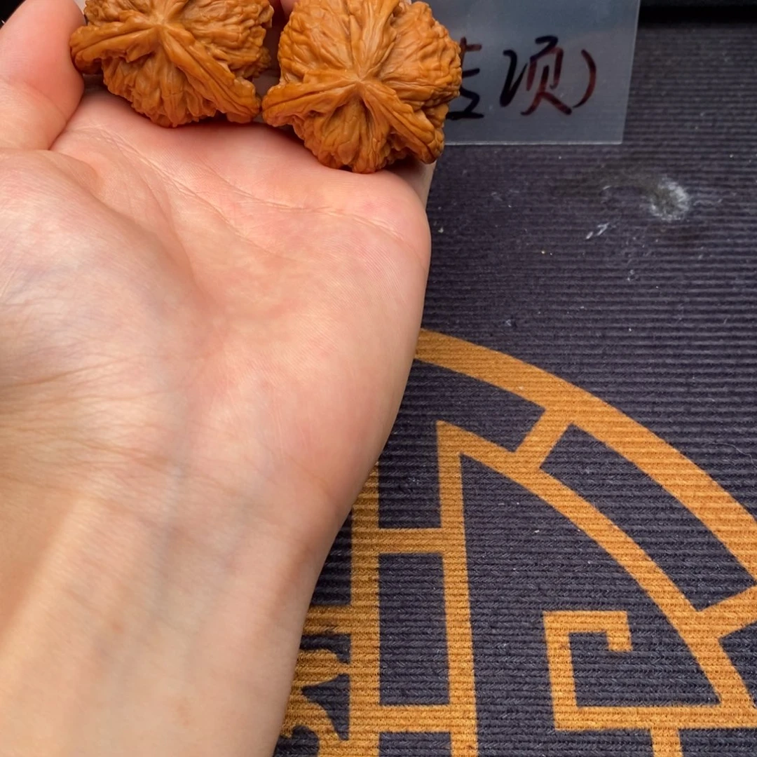 Y***丶吊坠文玩核桃白狮子