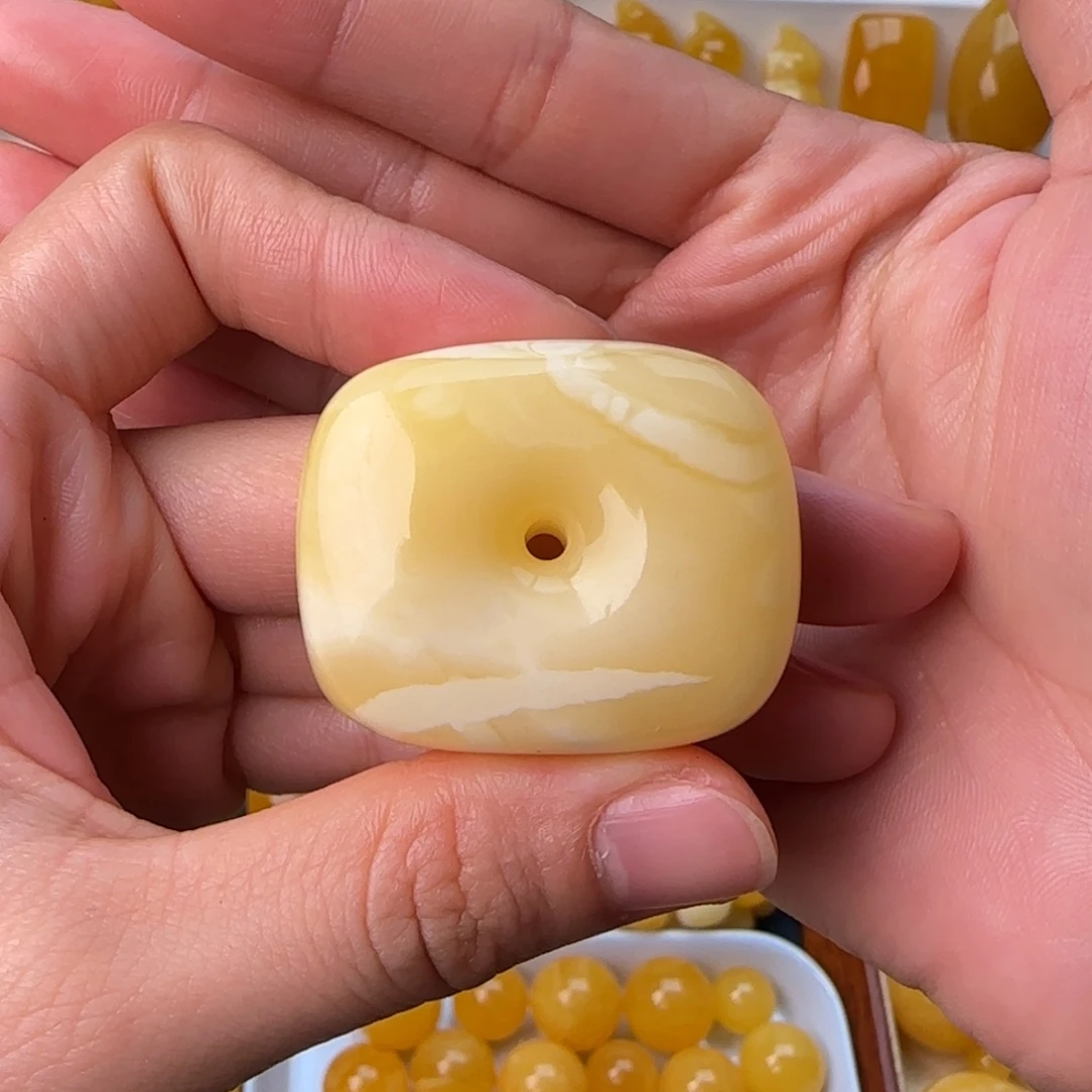 琥珀未镶嵌颈饰藏扣