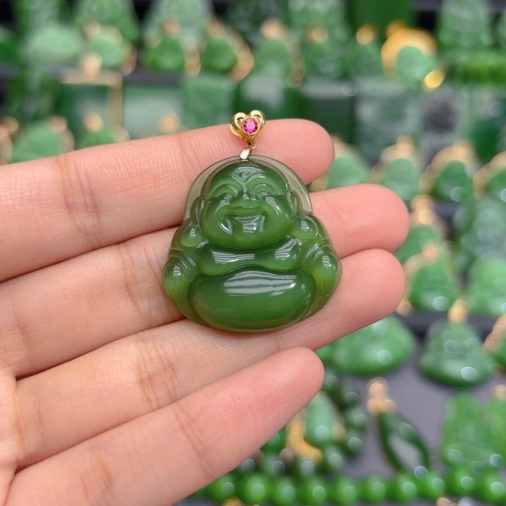 颈饰18K金镶嵌和田玉（碧玉）