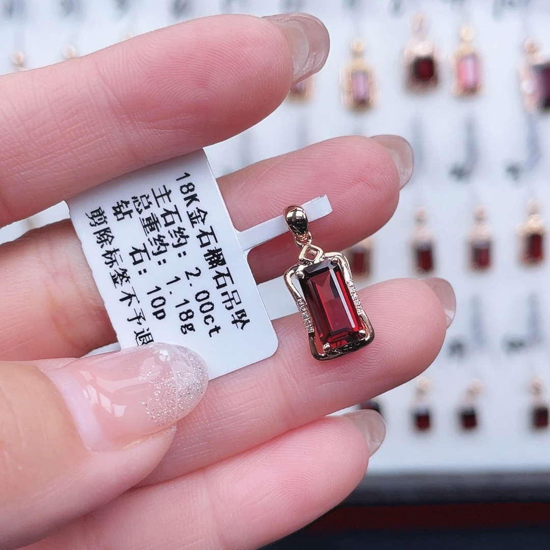 18K金镶嵌石榴石吊坠(不含链)