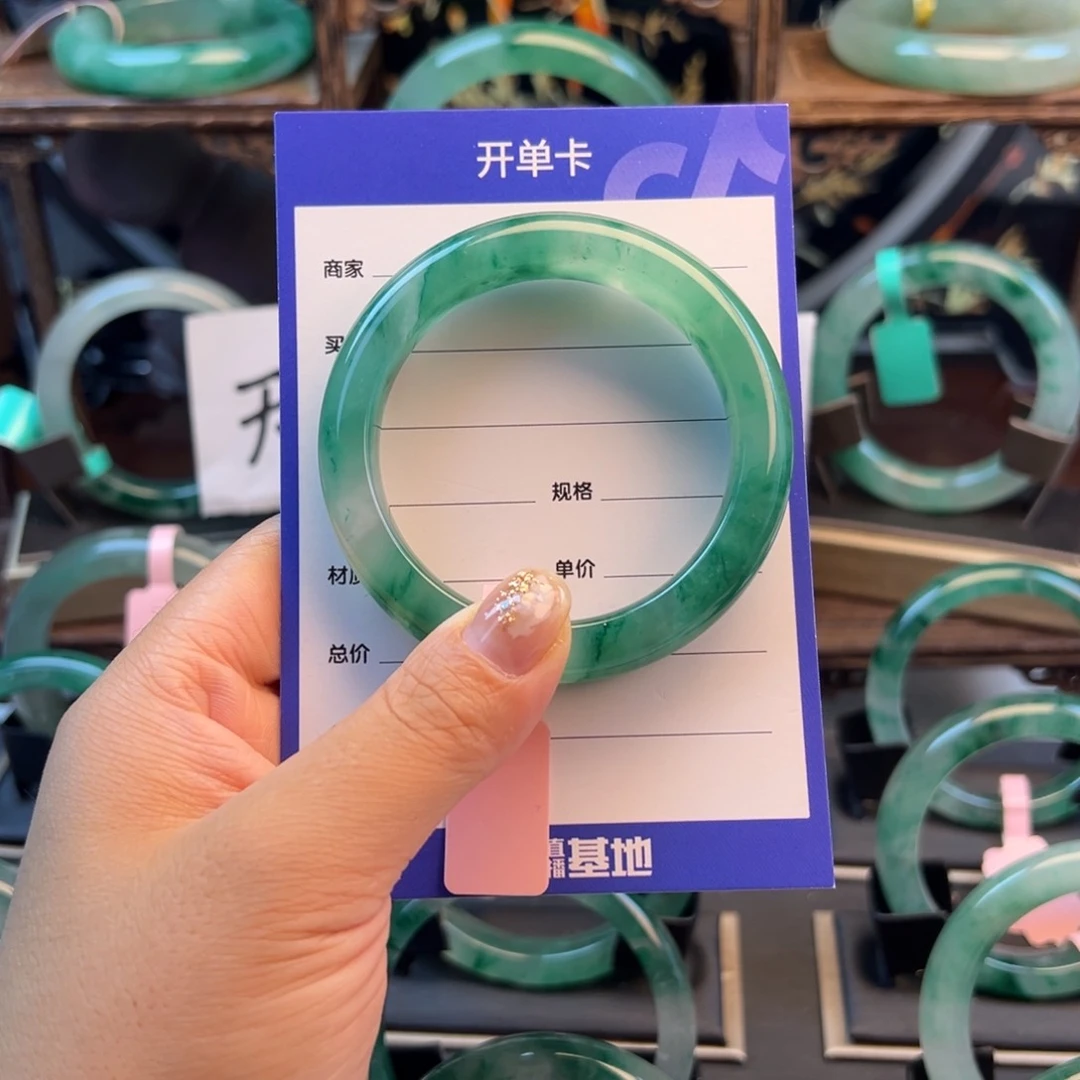 石英质玉（非洲翠）手镯未镶嵌