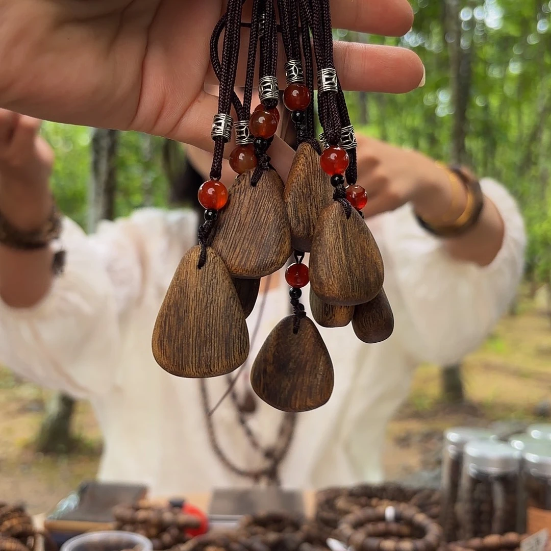 棋楠沉香水滴形挂坠