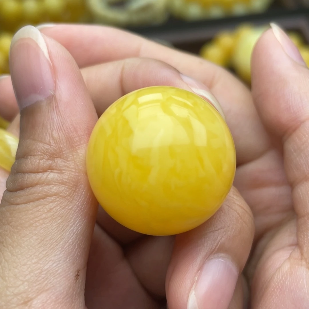 琥珀未镶嵌颈饰浓蜡