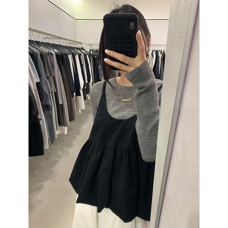 简约通勤风灰色圆领打底长袖上衣女秋季叠穿黑色花苞吊带两件套装