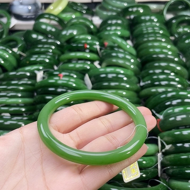 未镶嵌手镯和田玉（碧玉）s***e