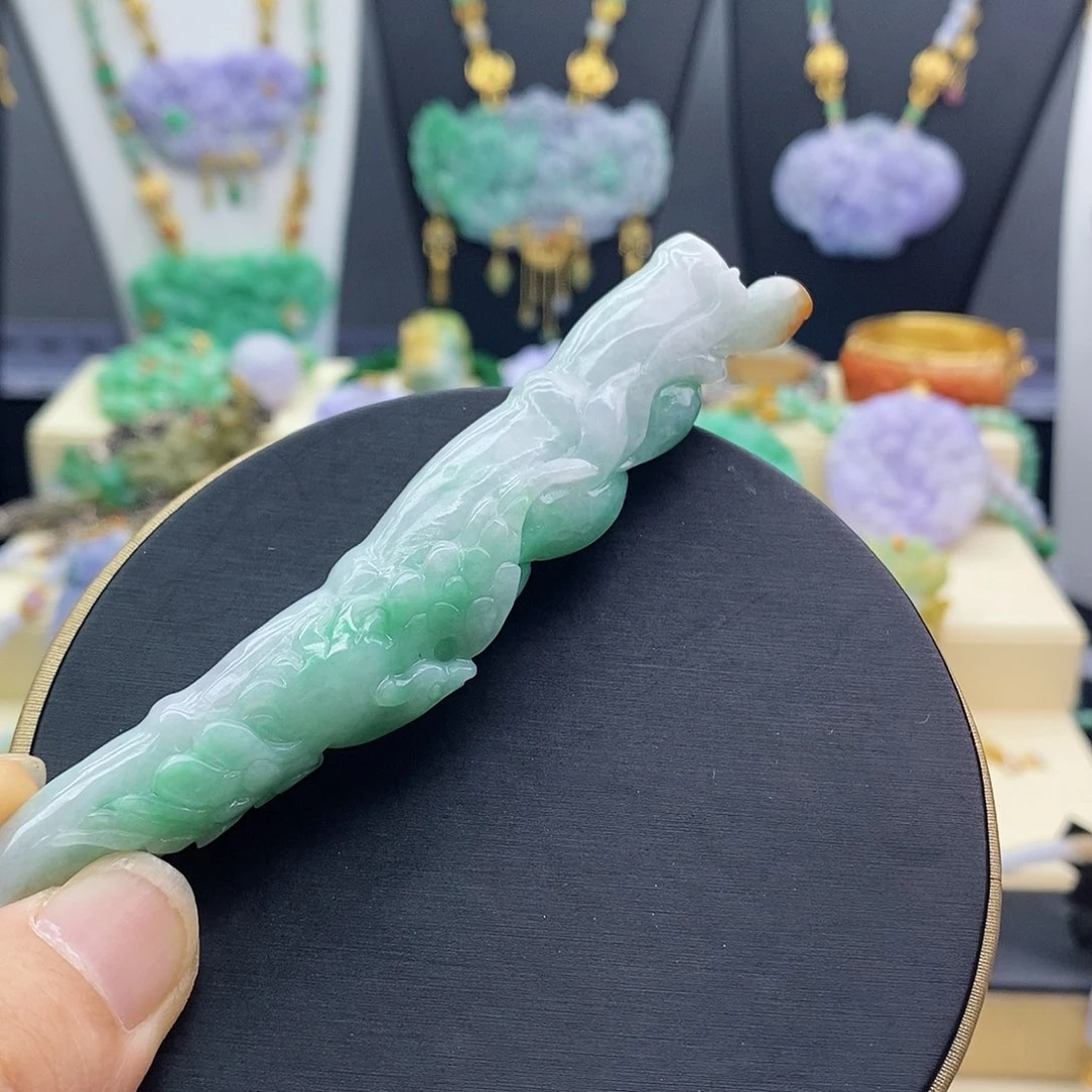 翡翠把件未镶嵌烟嘴