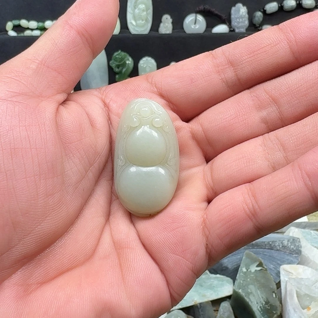 一****颈饰未镶嵌和田玉