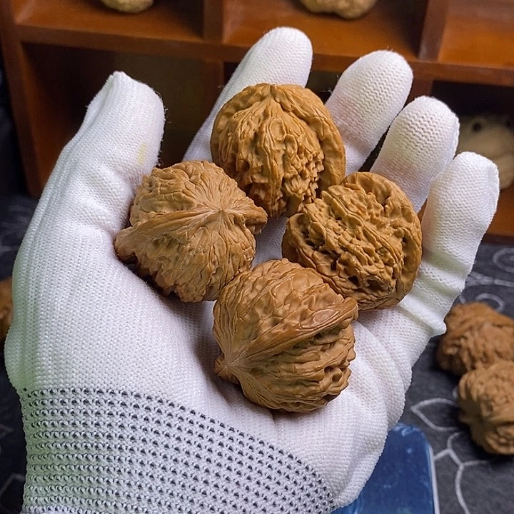 文玩核桃把件白狮子磨盘