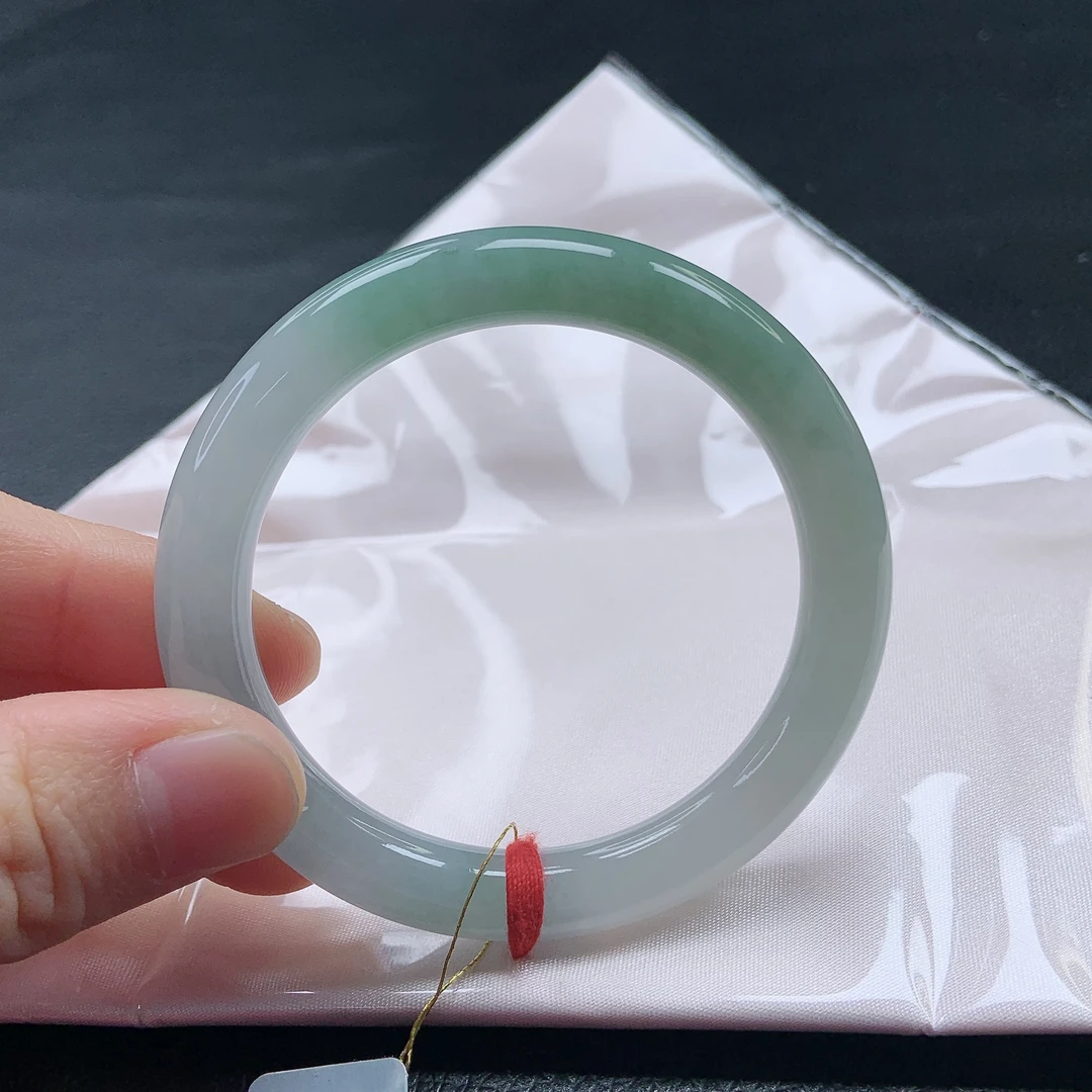 52➕圈冰种带绿半山水翡翠（圆镯）缅甸天然a货精美绿色女款