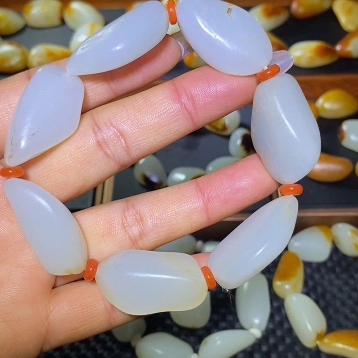 和田玉未镶嵌手串