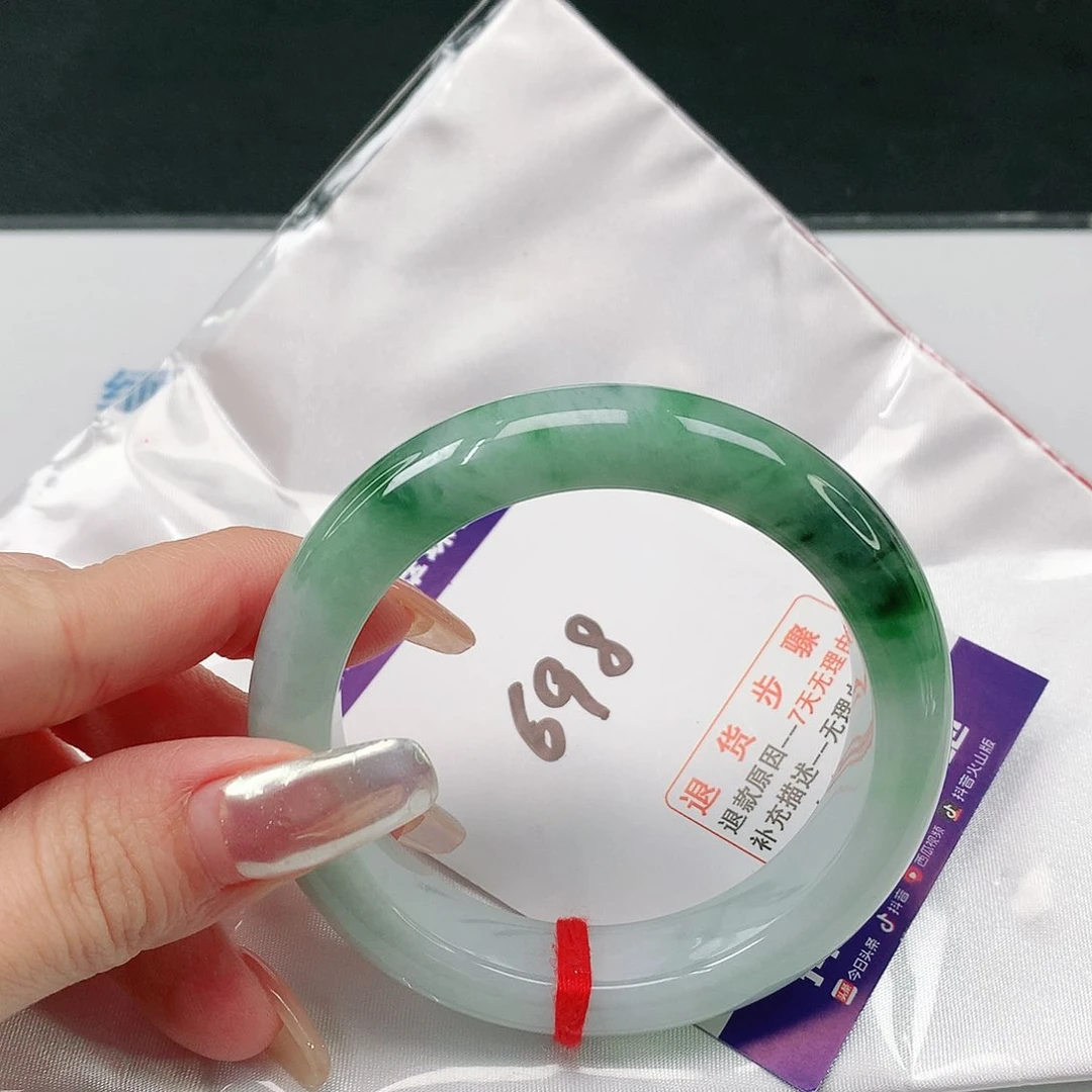 翡翠手镯未镶嵌翡翠手镯