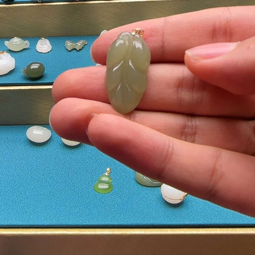 和田玉18K金镶嵌颈饰