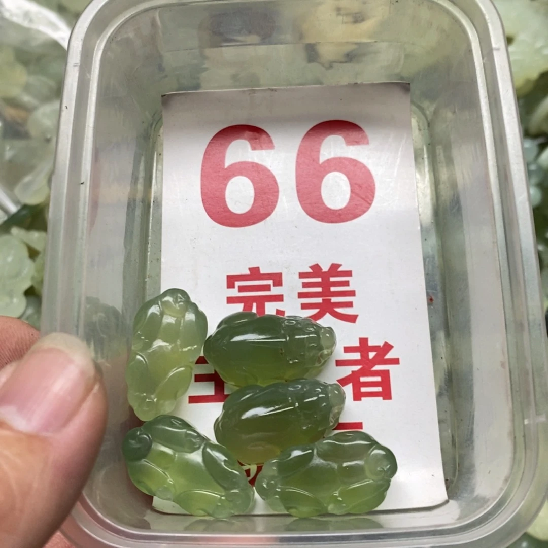 蛇纹石玉挂坠未镶嵌