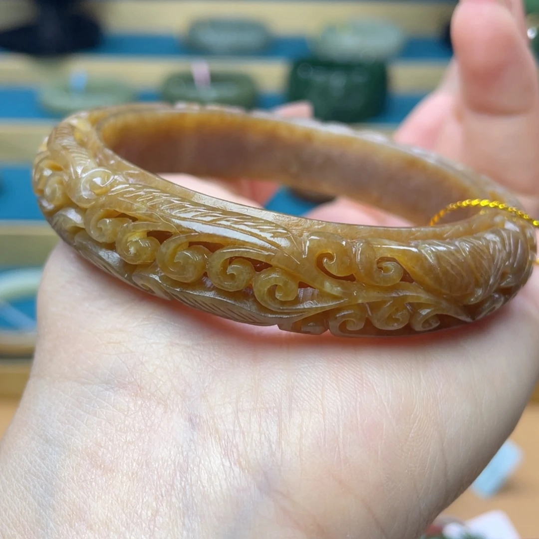 和田玉手镯63圈口。编号21未镶嵌