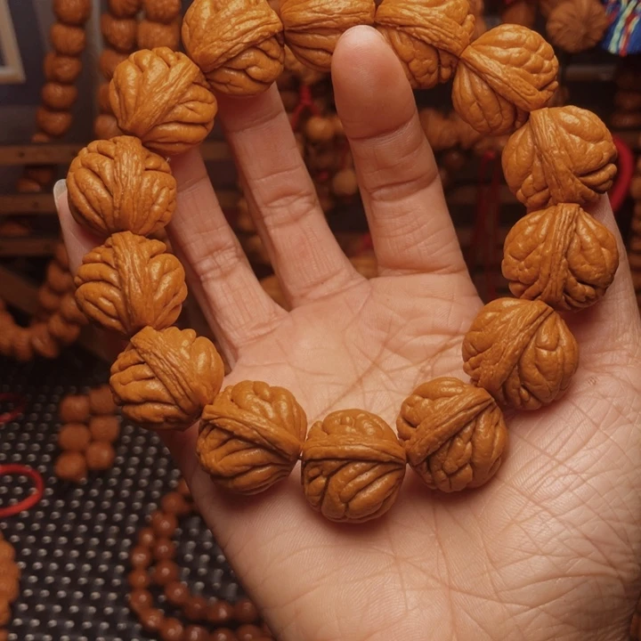 風***年木质类龙纹桃枭挂件