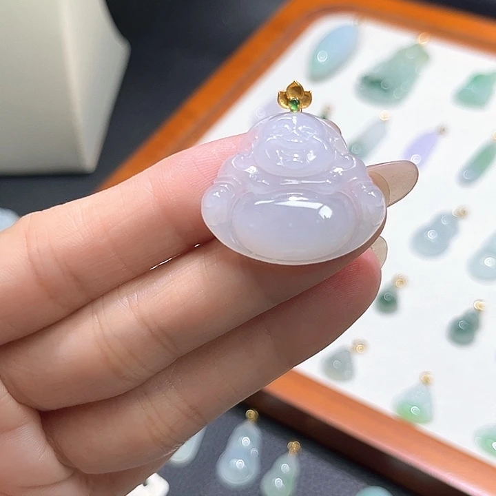 颈饰18K金镶嵌翡翠