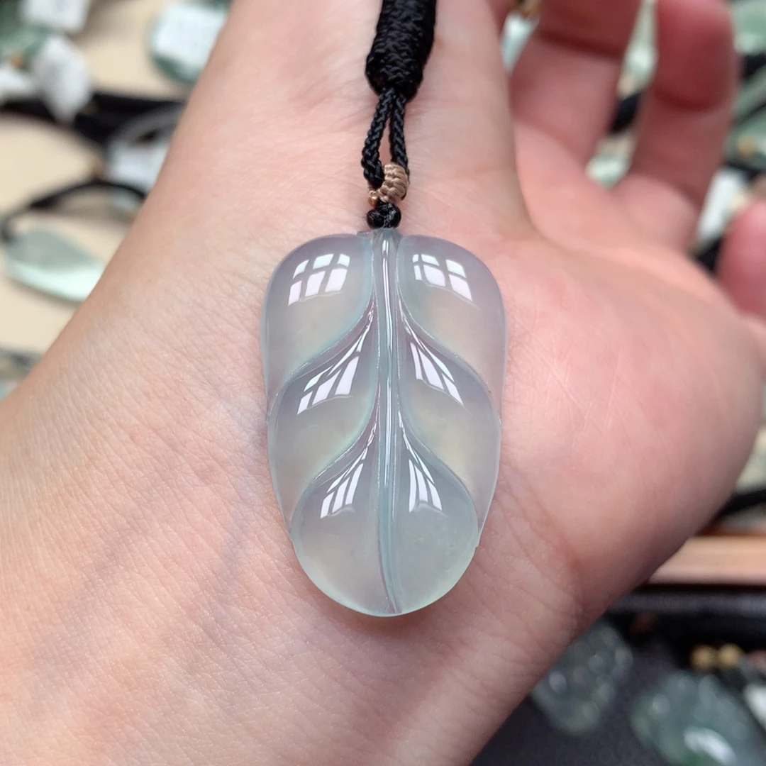 翡翠未镶嵌颈饰叶子