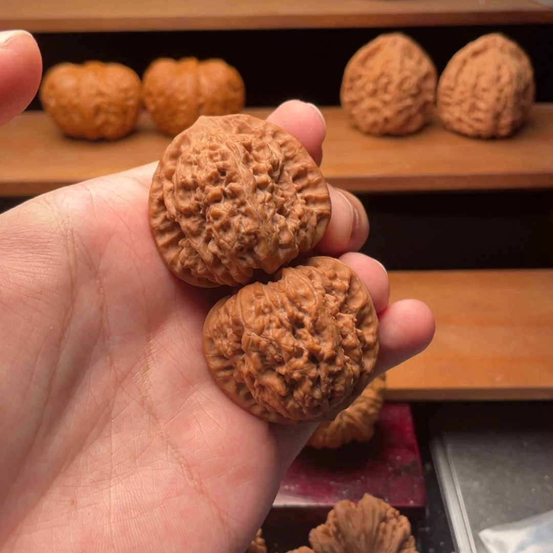 文玩核桃把件39毕业精配平谷凹底