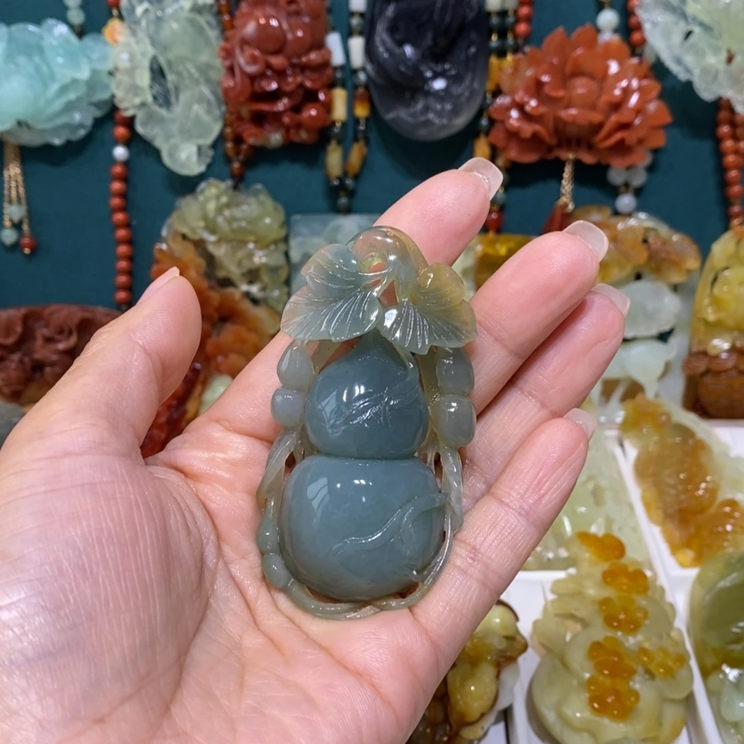 芹***蛇纹石玉未镶嵌颈饰