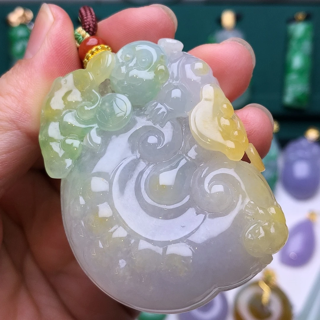 翡翠未镶嵌颈饰如意