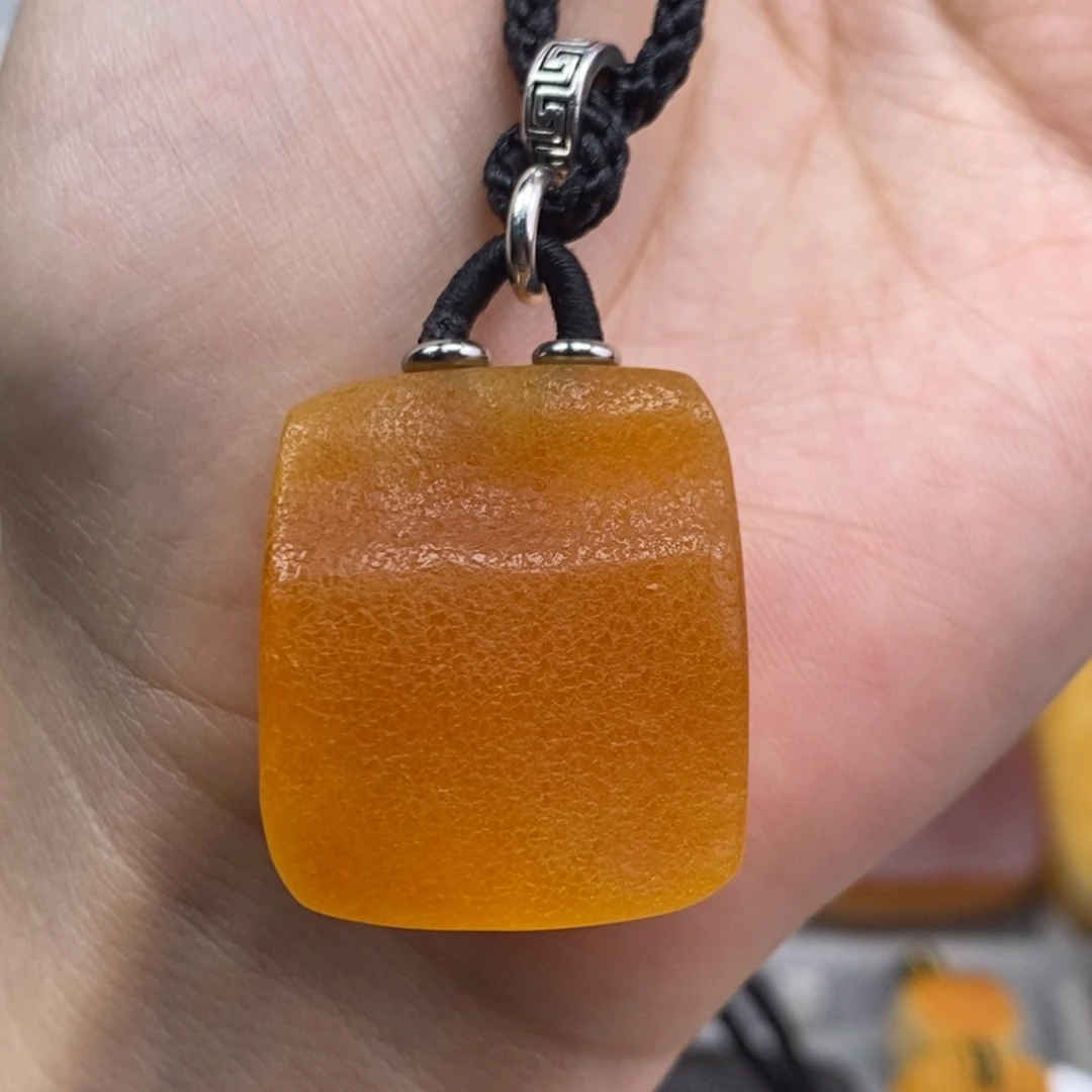 琥珀吊坠(赠链)未镶嵌