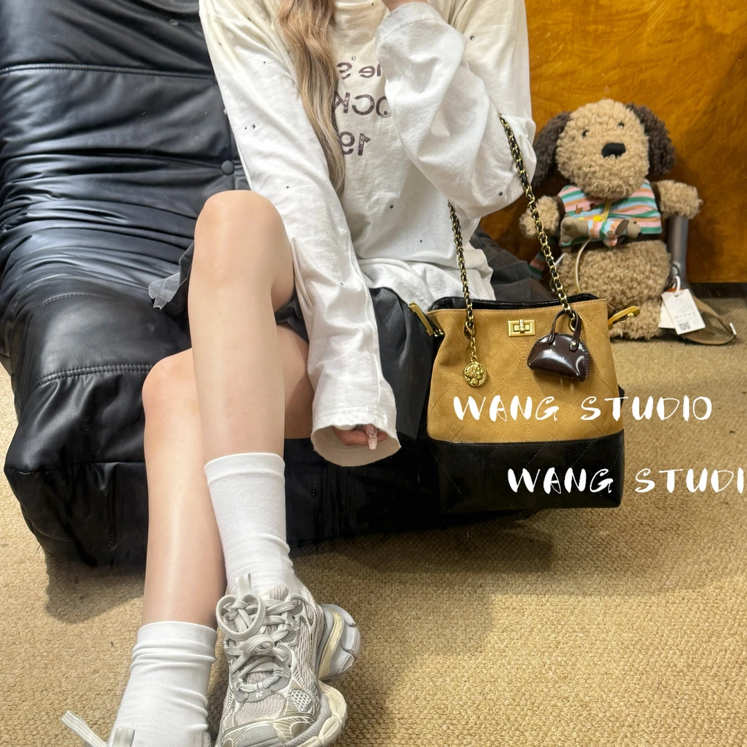 调调包包WANG STUDIO【夜游巴黎】小众设计款 黑拼棕麂皮小香风水桶