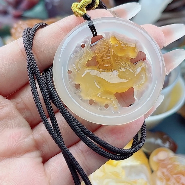小***彩玛瑙未镶嵌手饰吊坠