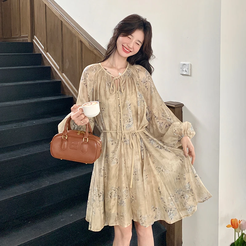 复古设计感碎花连衣裙2025春季新款轻奢浪漫度假风轻薄时尚仙女裙