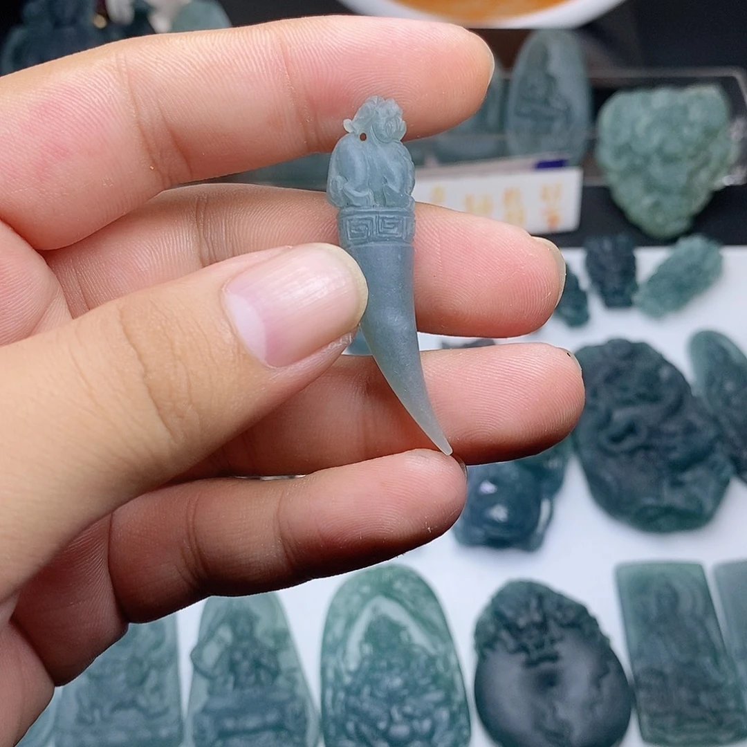 定制翡翠未镶嵌牙