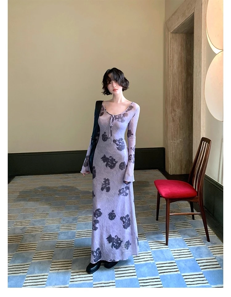 酒午【秋藤与杏】港风复古2025秋新款丝绒印花长款连衣裙KLF4258