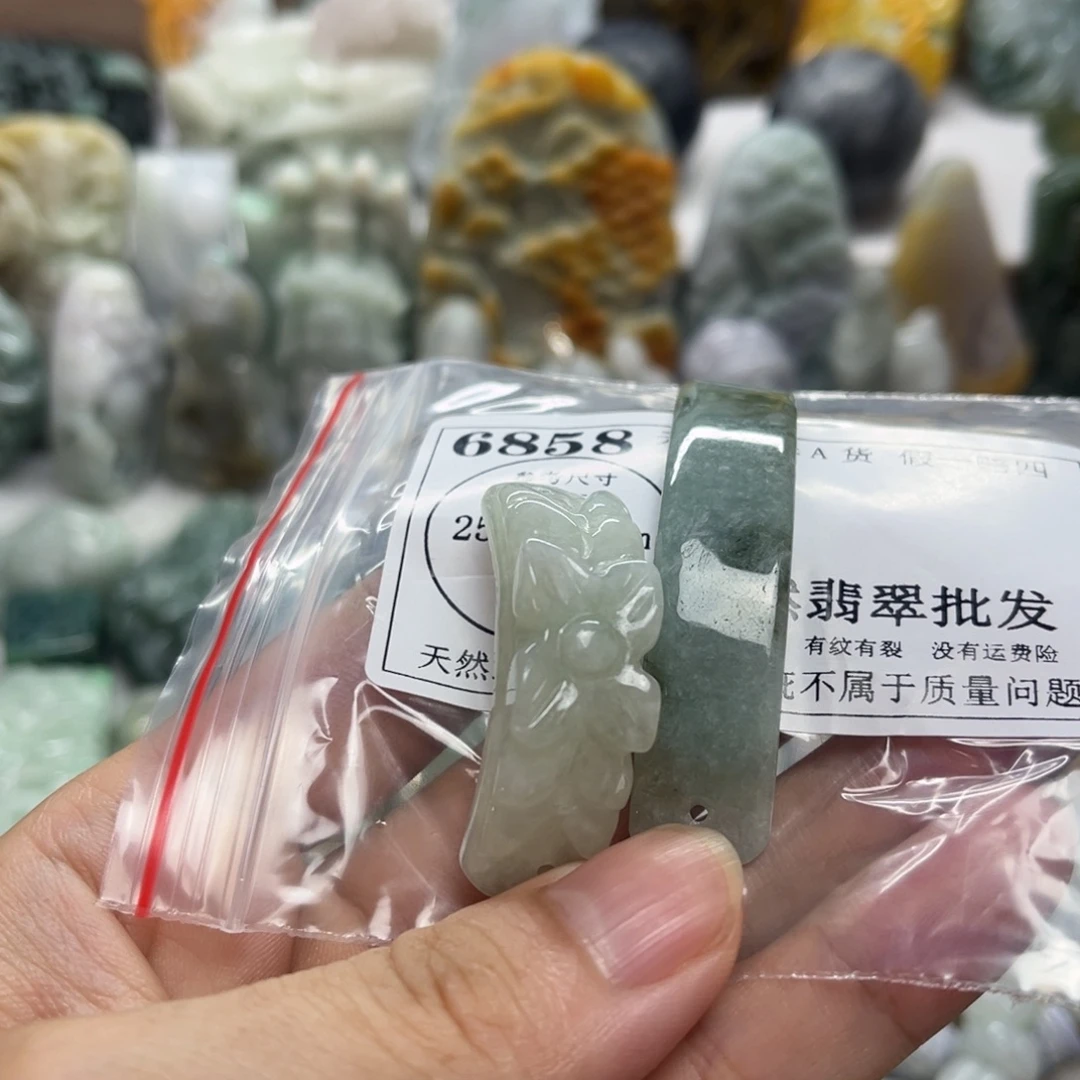 翡翠未镶嵌颈饰6858