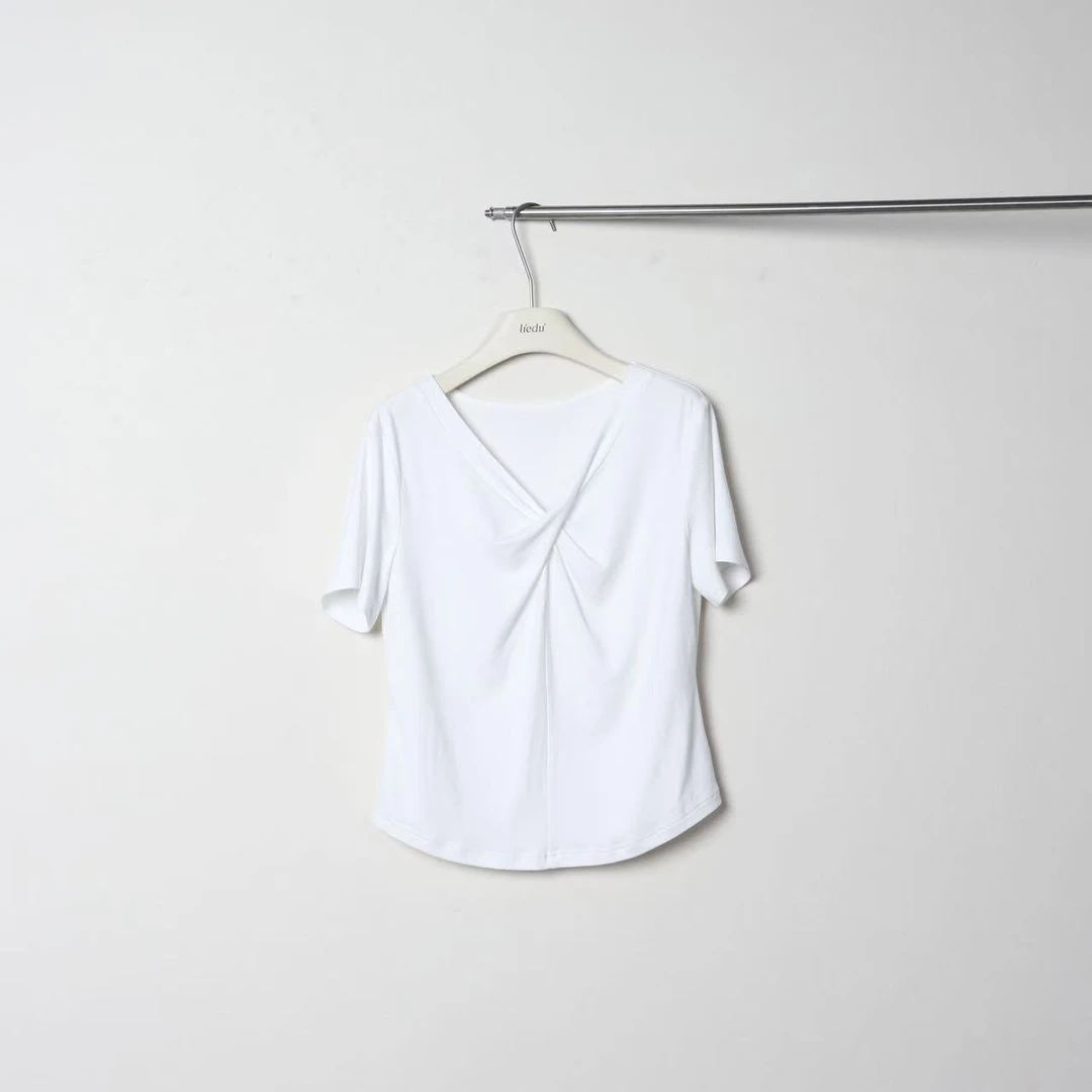 裂渡杨杨【扭结艺术】微胖大码女春夏百搭选手修身纽结T恤ZY504A63