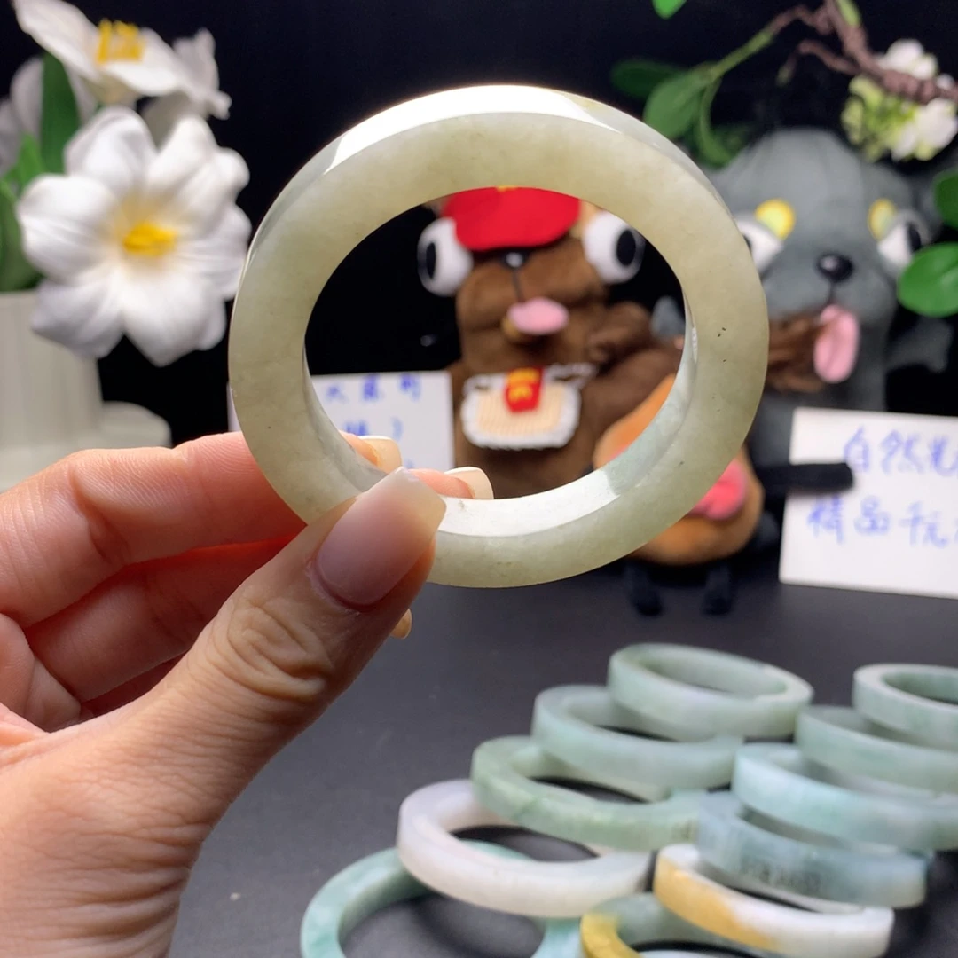 陳***a定制翡翠未镶嵌翡翠手镯55