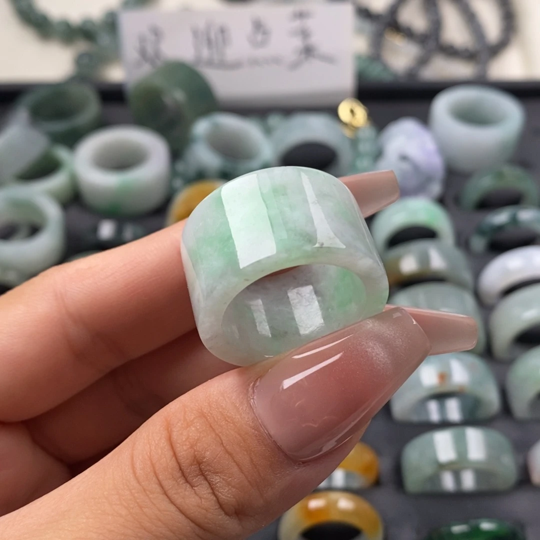 翡翠戒指未镶嵌翡翠