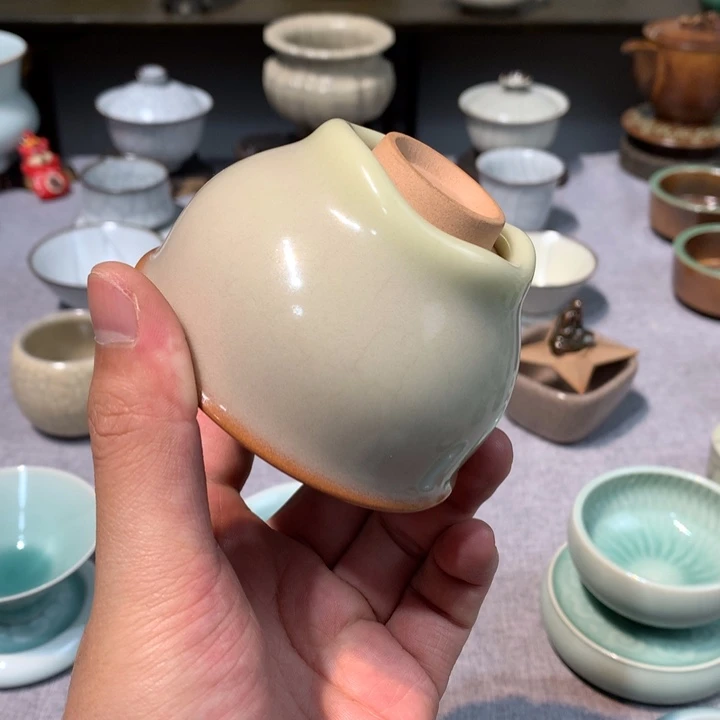 龙泉青瓷猪油冻压手杯