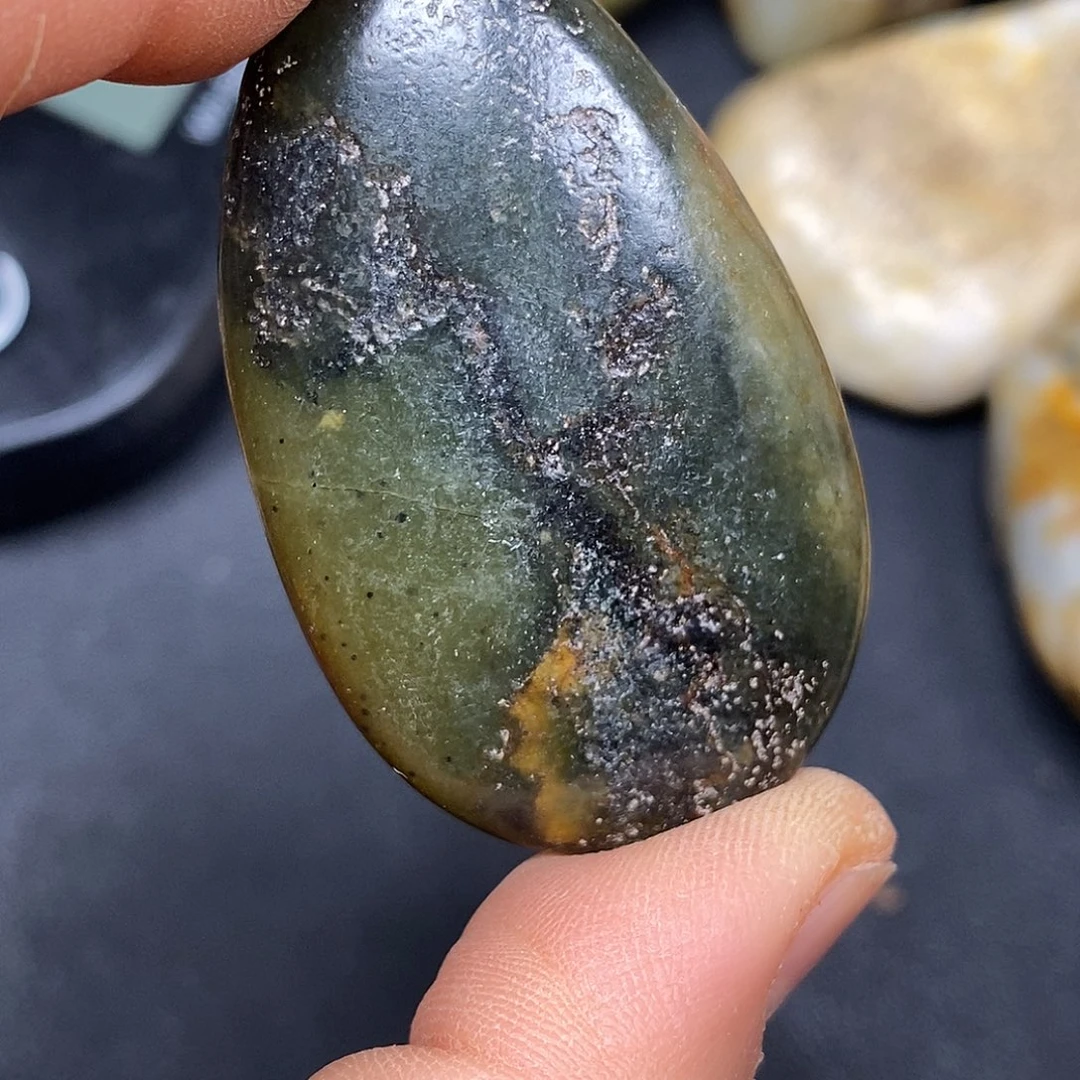 和田玉未镶嵌挂件