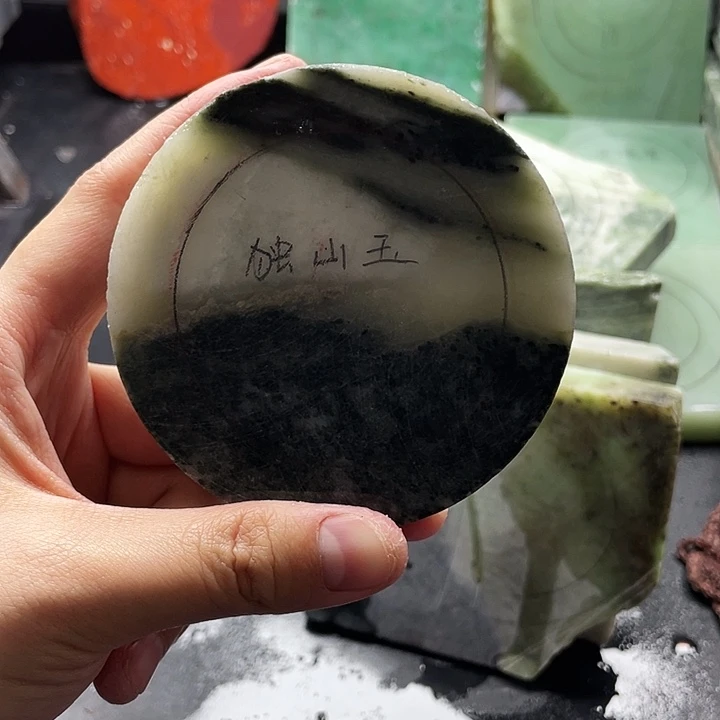 石英质玉未镶嵌手镯定制