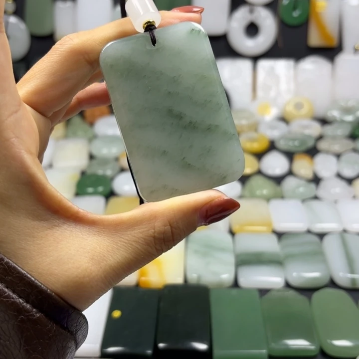 石英质玉（金丝玉）未镶嵌颈饰