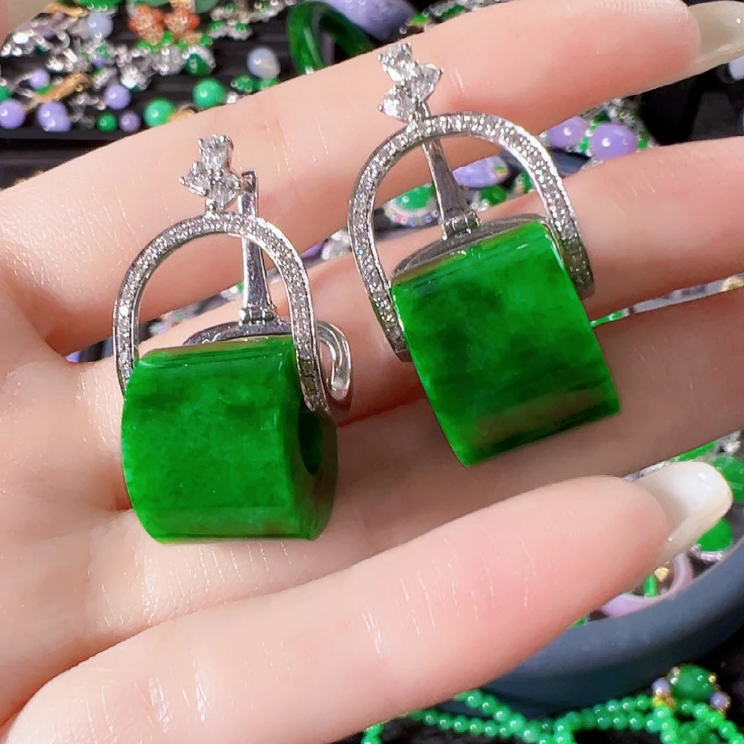 郭***翡翠18K金镶嵌耳饰签收后24小时鉴赏期