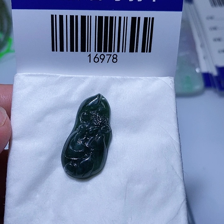颈饰未镶嵌翡翠天光墟翡翠市场现金代购