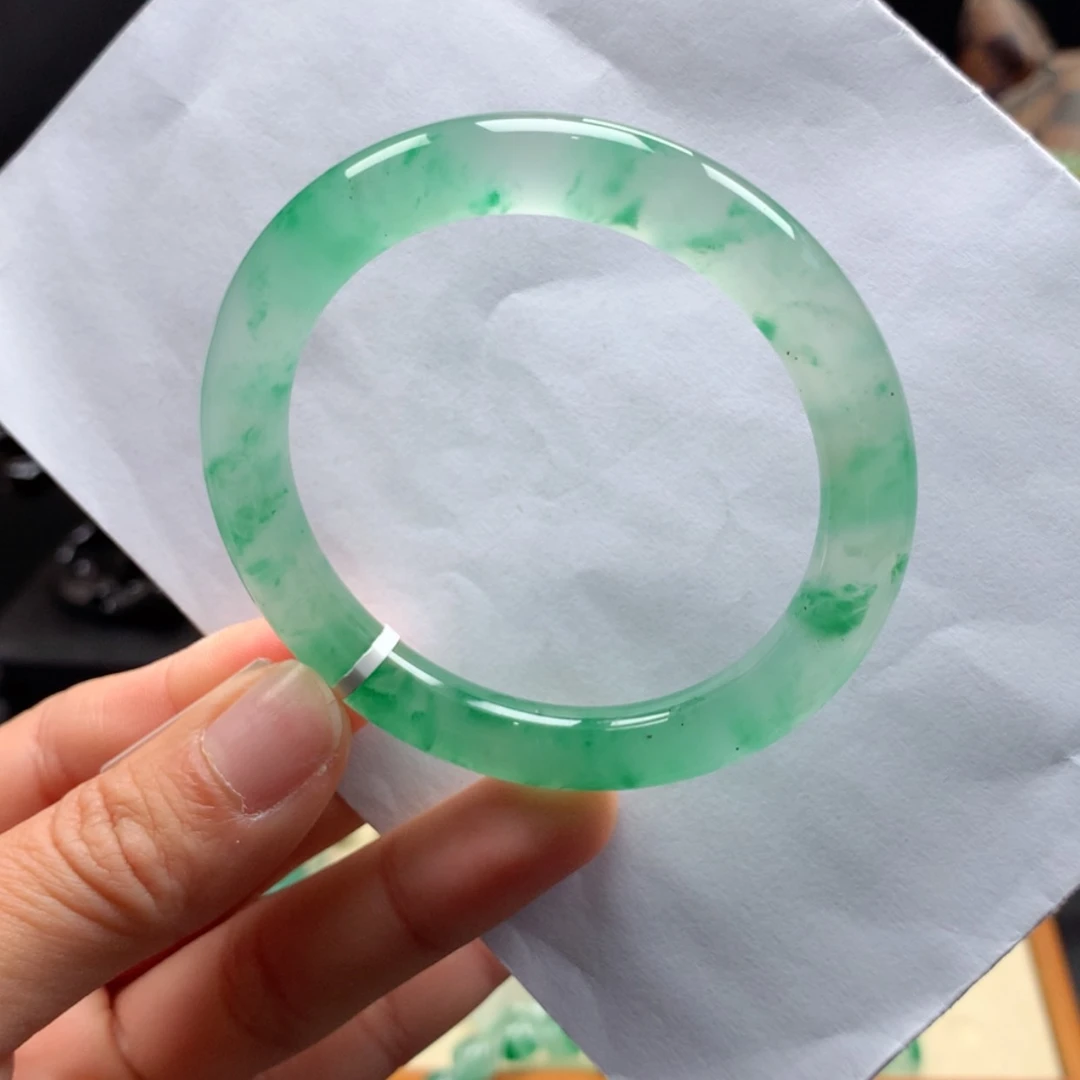 【闪购商品】未镶嵌手镯石英质玉