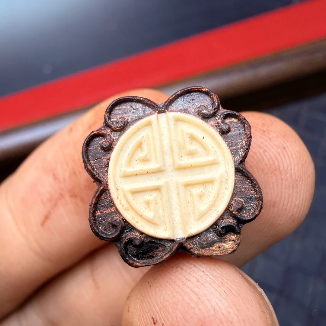 【雕刻】【新款】猛犸牙 小叶降真寿纹牌精工雕刻1.5cm