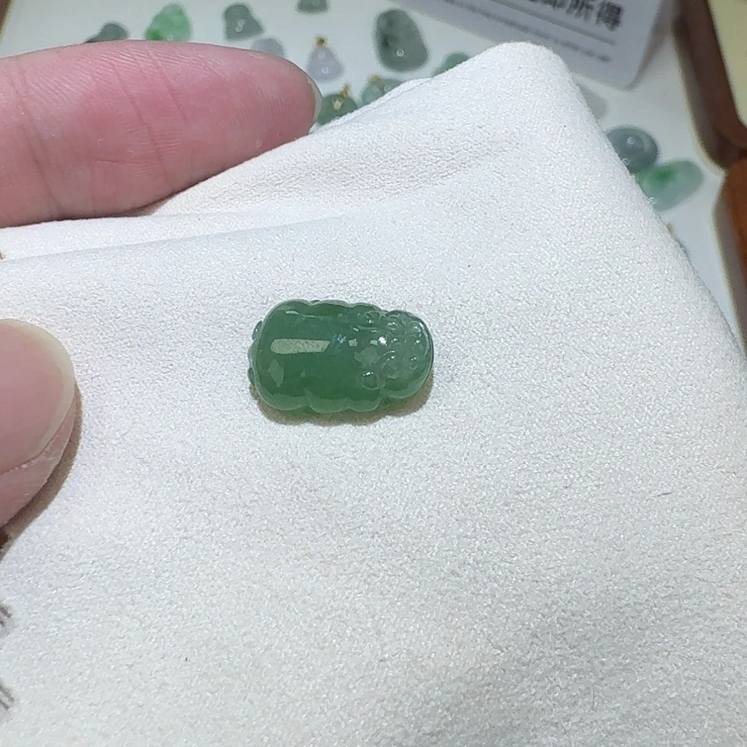 颈饰未镶嵌翡翠貔犰